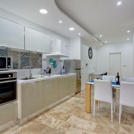 Modern 2 Bedroom Apartment In St Julians St. Julian's Zewnętrze zdjęcie
